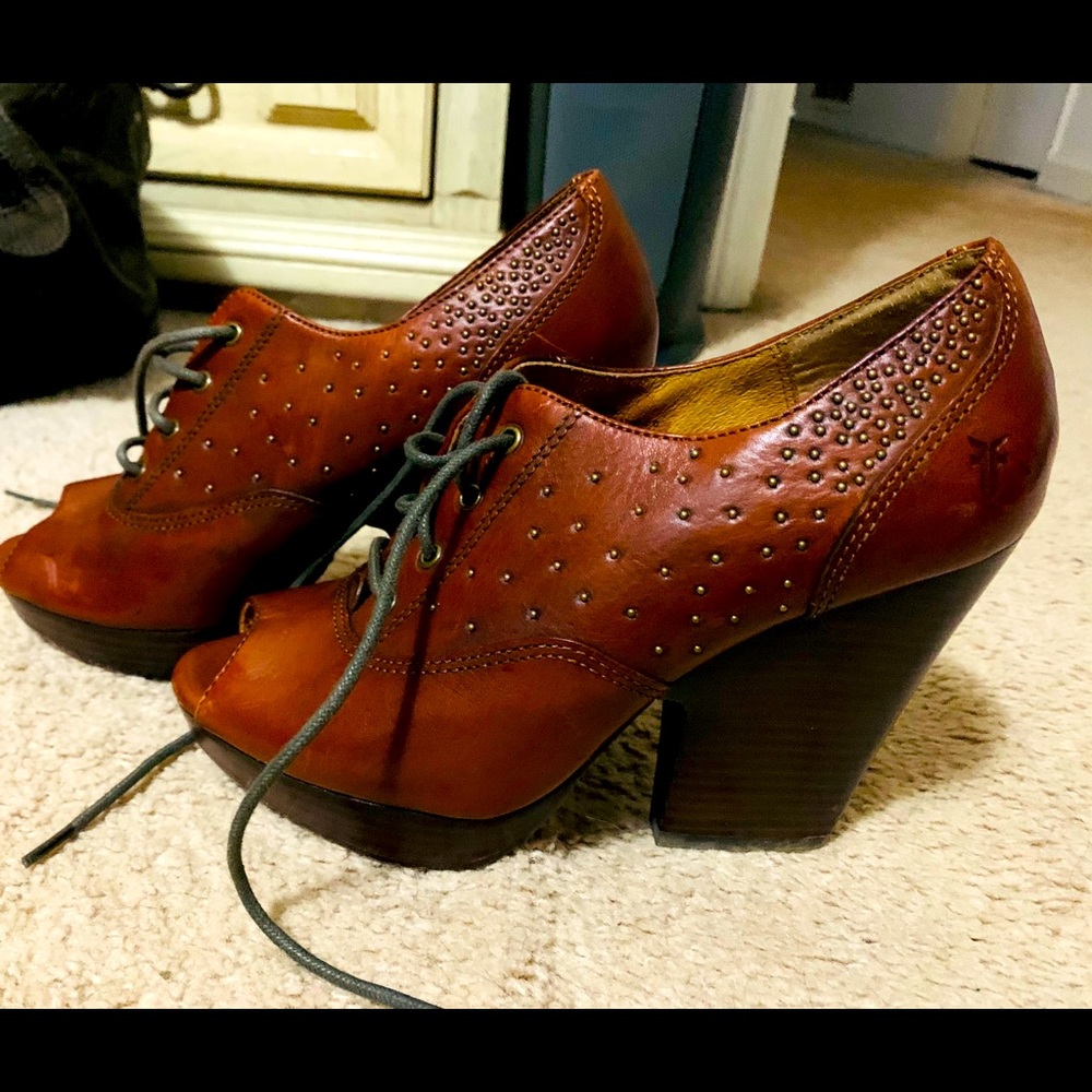 Frye Chelsea Studded Lace Up Oxford Wedges